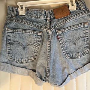 Vintage Levi’s High Rise Shorts size 25